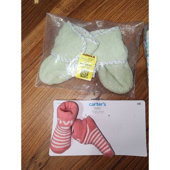 Carters Booties Socks Washcloth Bundle New Born 3 Months - Picture 3 of 4